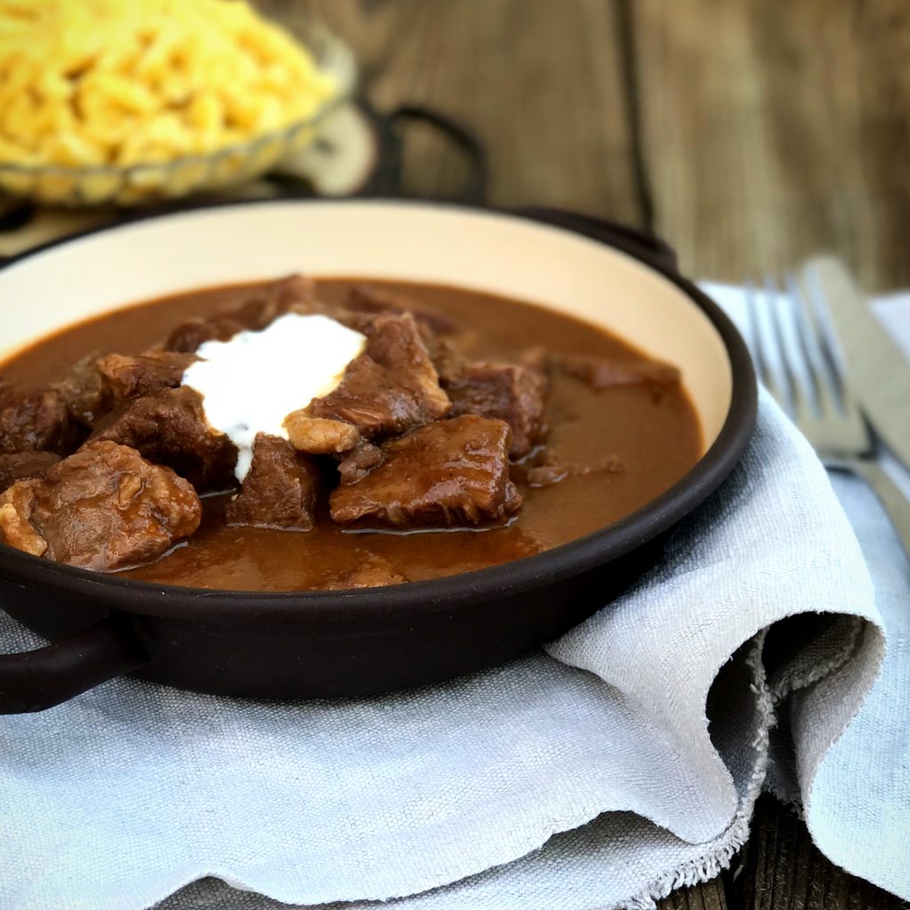 Kalbsrahmgulasch Rezept - Veronikas Hofküche