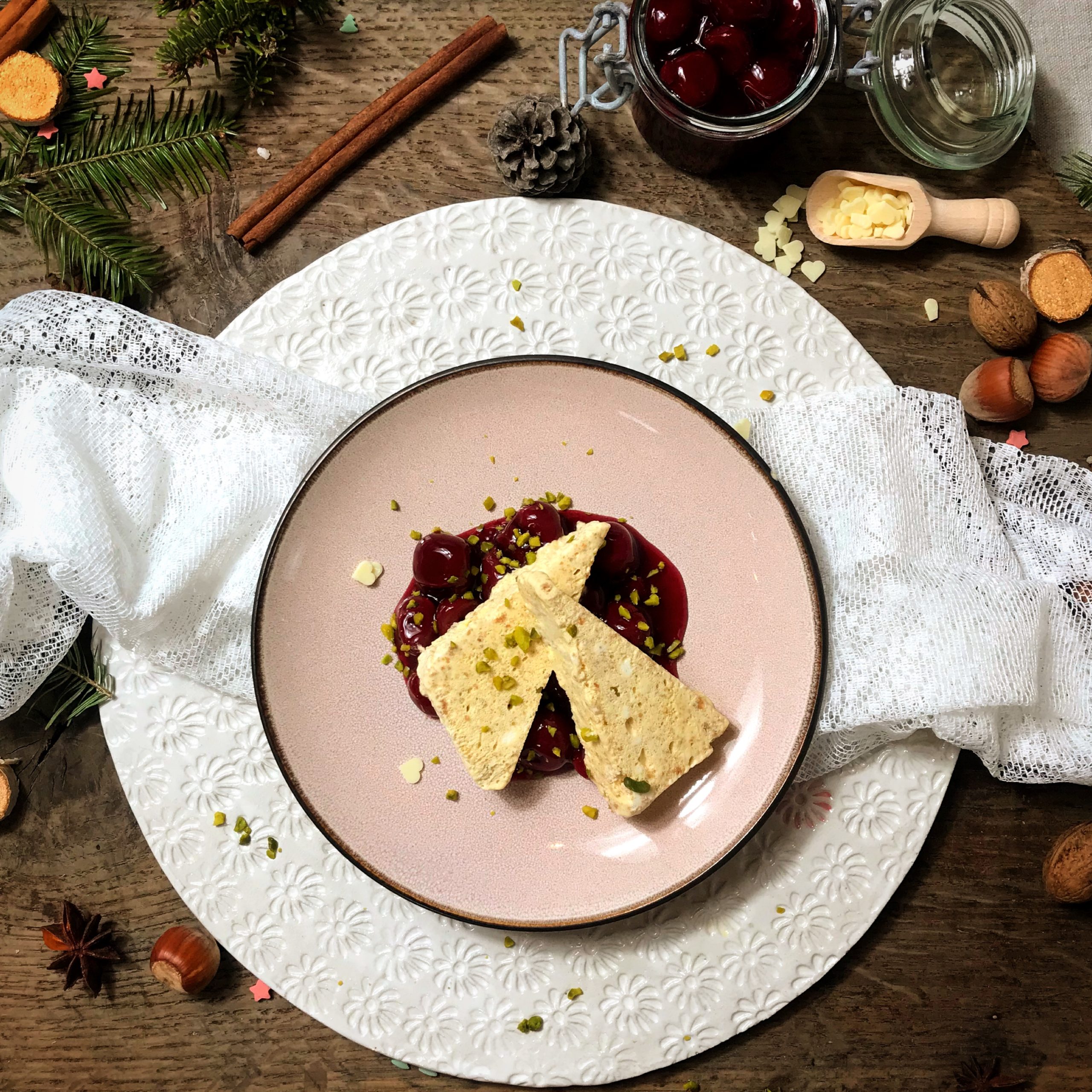 Lebkuchenparfait mit Weichselragout Rezept - Veronikas Hofküche