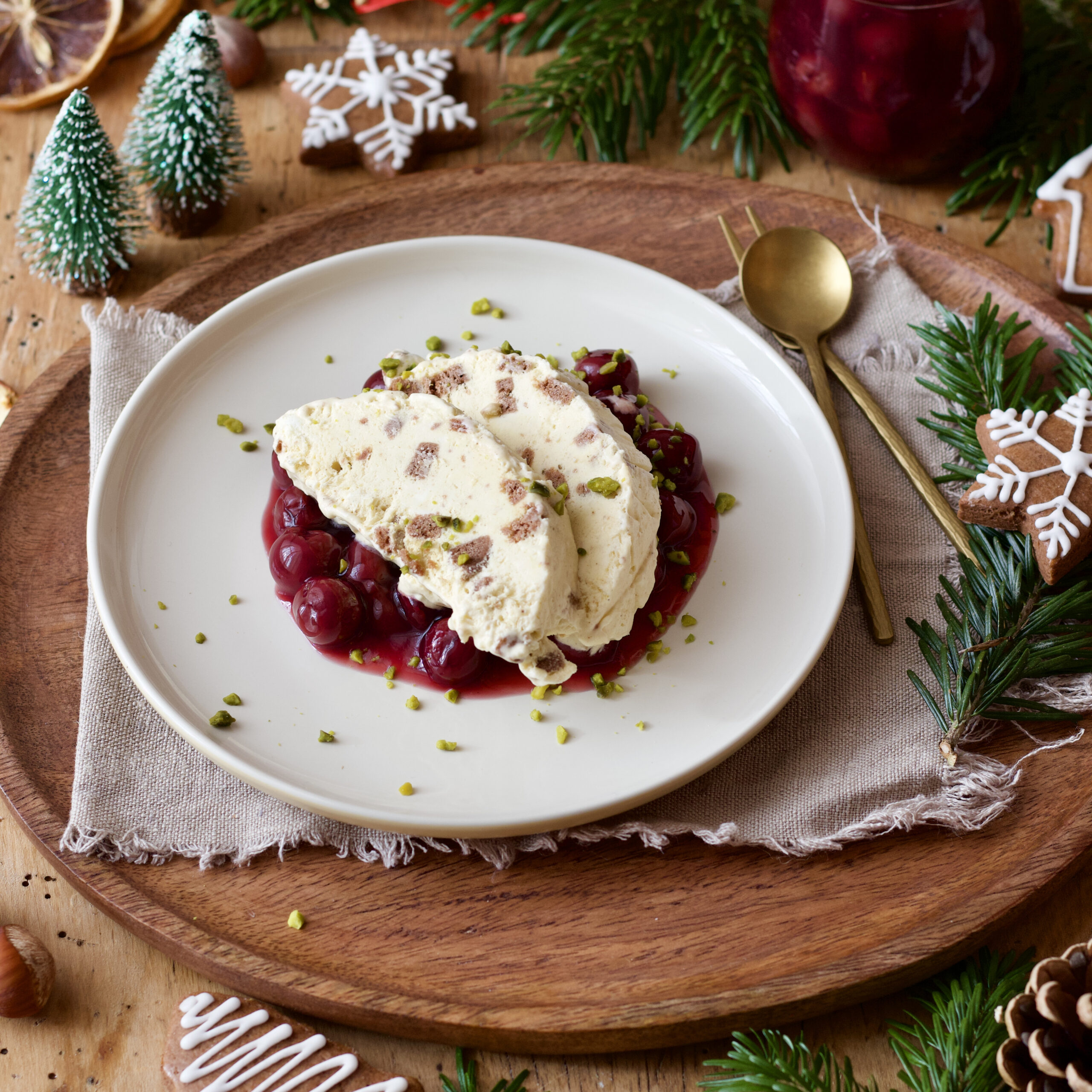 Lebkuchenparfait mit Weichselragout Rezept - Veronikas Hofküche